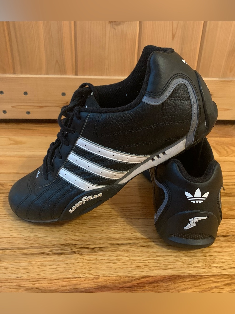 Mens Adidas Adi Racer Low Goodyear sneakers, EUC, smoke free home. Size 6